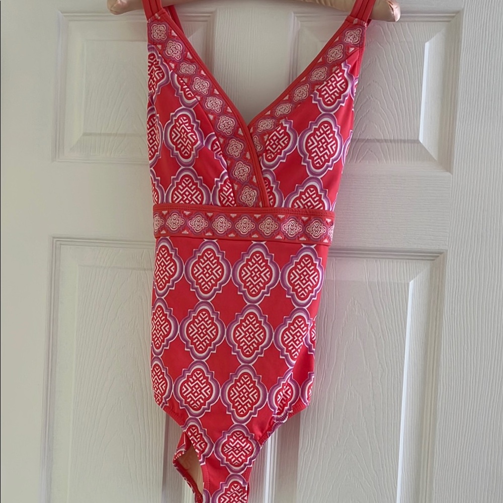 Cabana Life Pink and White One Piece Swimsuit size M EUC